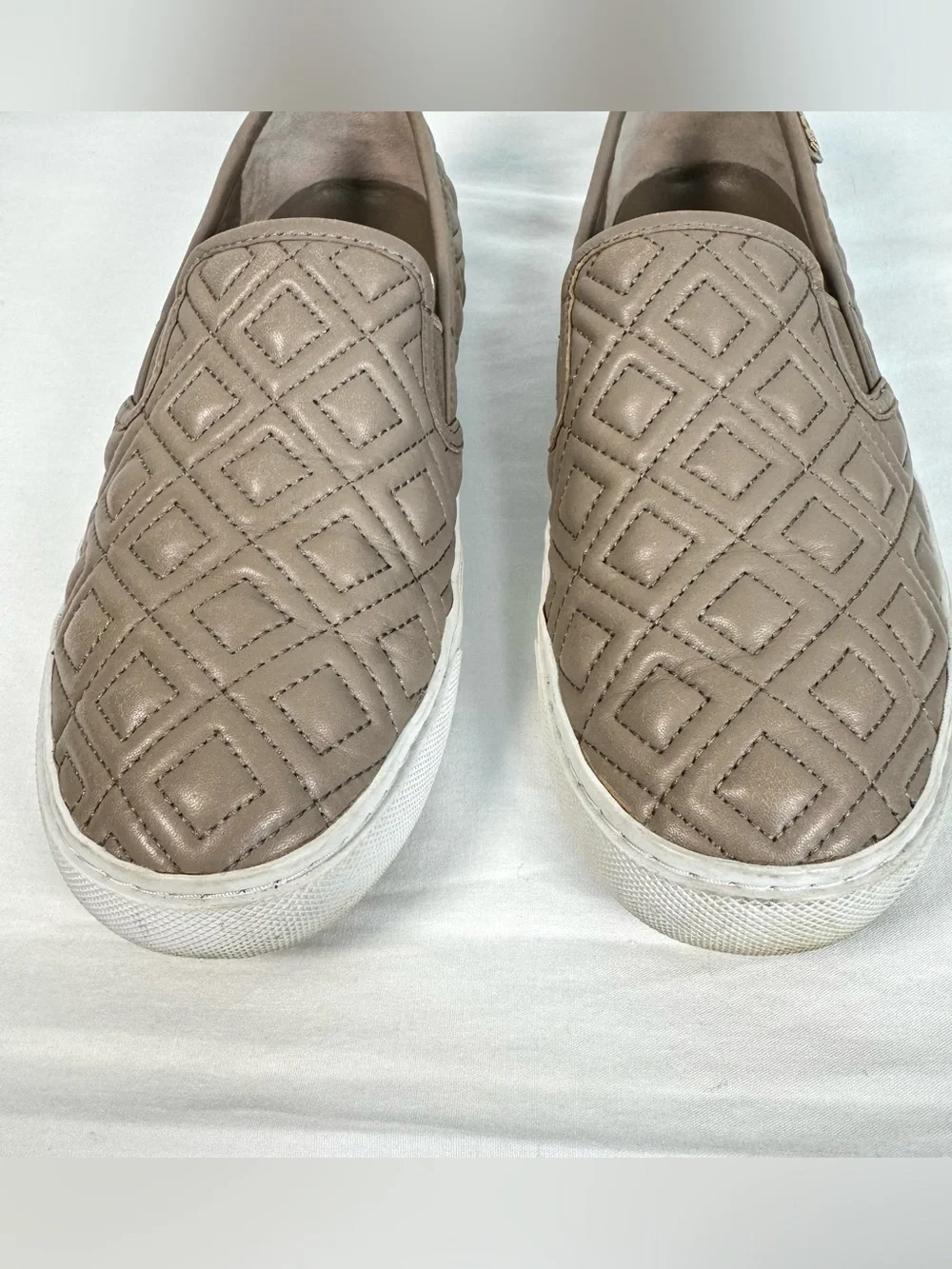 Tory Burch Jesse Quilted Leather Slip On Loafer Shoes Women’s 7.5 M Beige Preppy